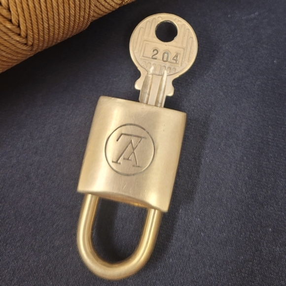 Authentic LV #204 Lock and Key - Picture 9 of 15